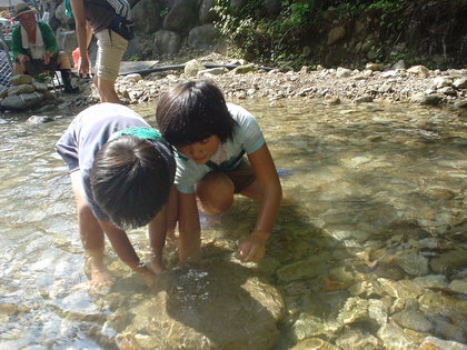 魚のつかみどりin小原沢